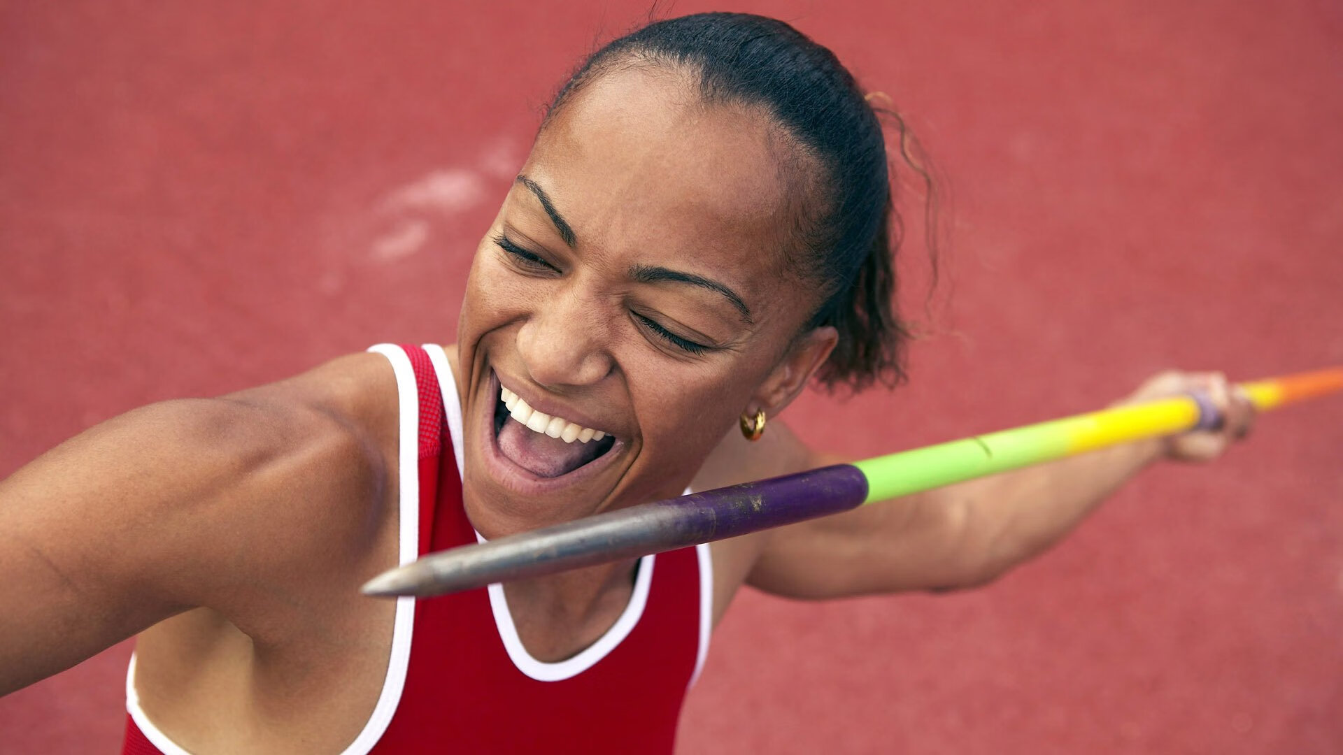 意大利骑手弗洛尔·德·温内在2024年欧洲三项赛锦标赛中以“Thunder”马匹获得个人铜牌，表现出色。