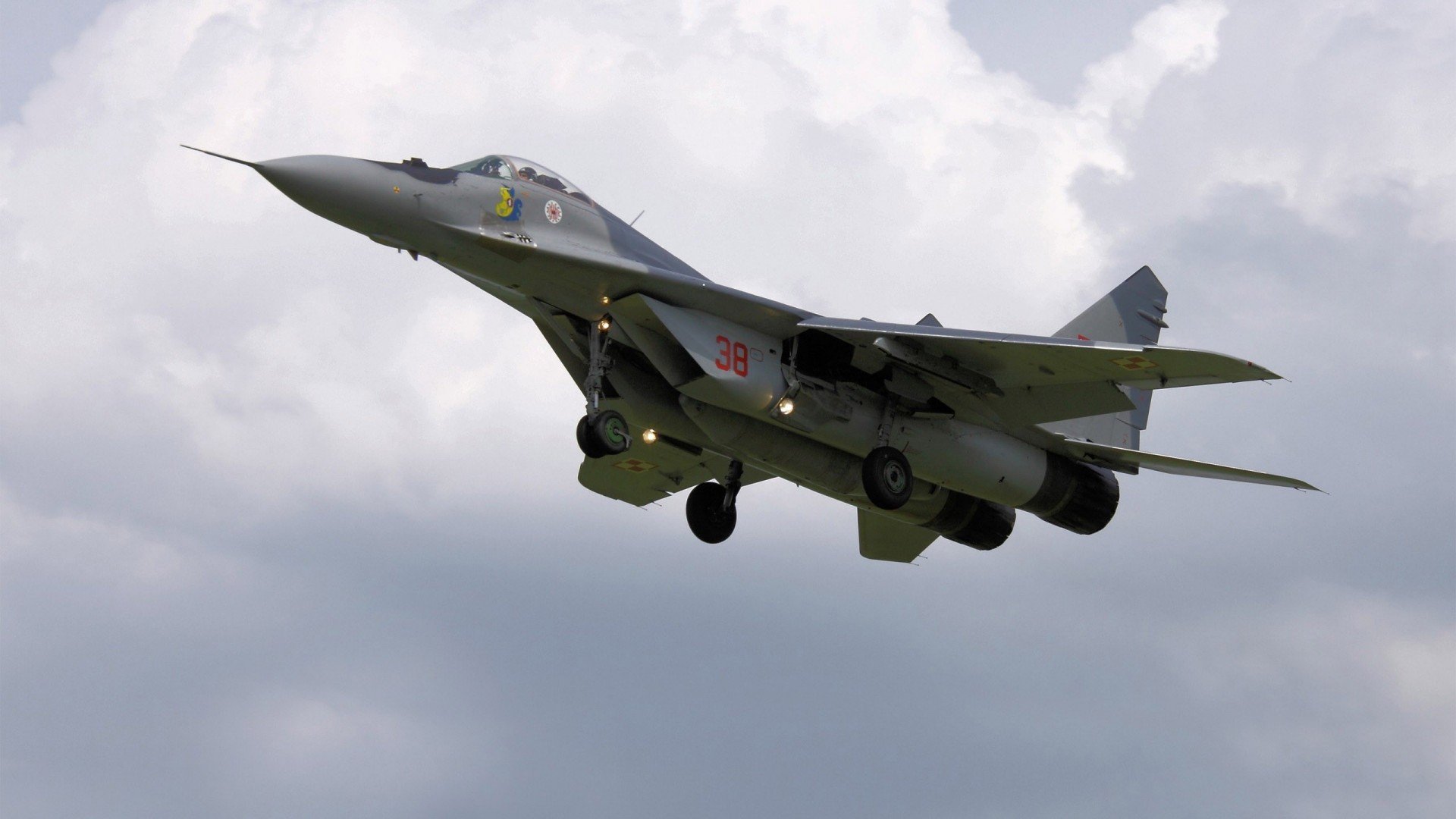 日本骑手佐藤健一在2024年东京国际障碍赛中以“飞翔之星”马匹获得冠军,感人至深。